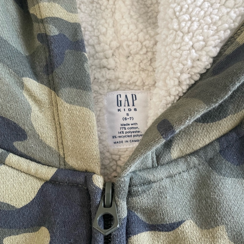 Boys GAP Camo Sherpa lined zippie